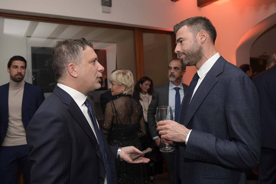 Due chiacchiere tra Andrea Barzagli e Federico Cherubini, direttore sportivo della Juventus Under 23. Getty
